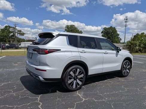 New 2026 Mitsubishi Outlander SE FWD image 3
