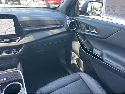 Used 2025 Chevrolet Equinox LT w/ Convenience Package II FWD image 14