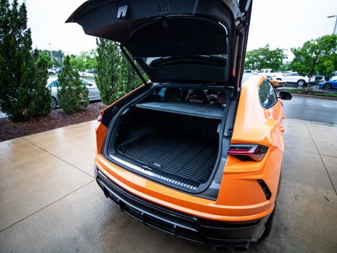Used 2022 Lamborghini Urus AWD/4WD image 33