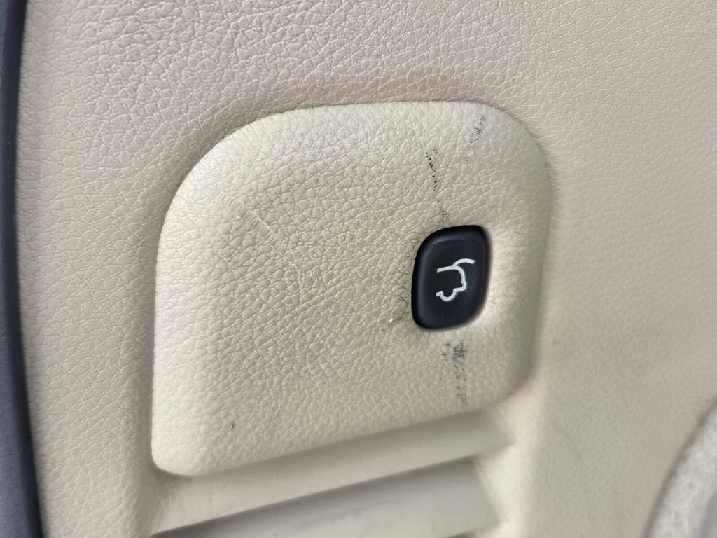 Used 2014 Jeep Grand Cherokee Overland w/ Advanced Technology Group RWD image 12