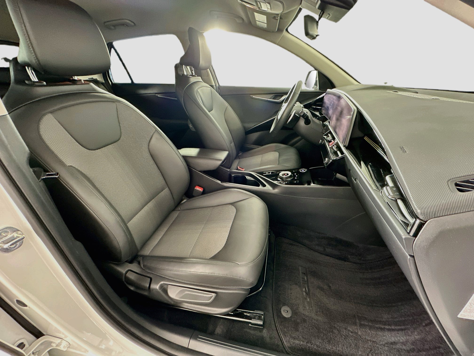 Used 2023 Kia Niro Wind FWD image 32
