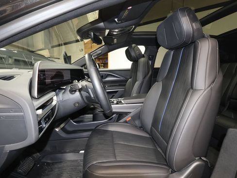 Certified 2025 Cadillac Lyriq Luxury AWD/4WD image 23