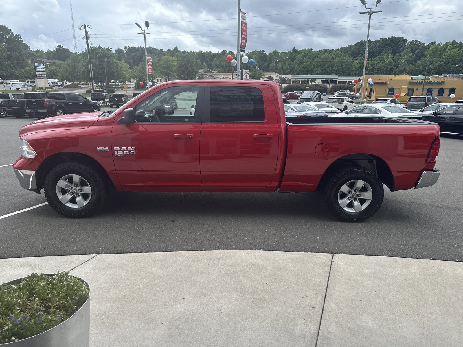 Used 2019 RAM 1500 Classic SLT AWD/4WD image 5