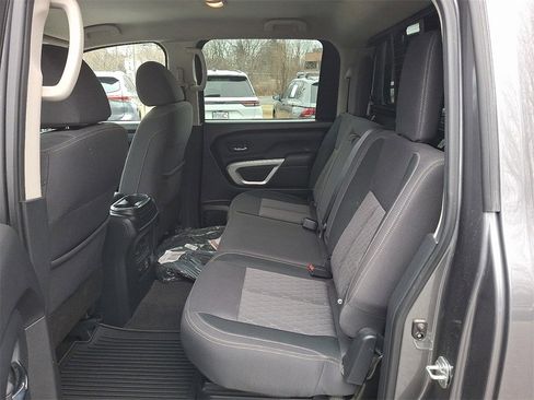Used 2021 Nissan Titan SV w/ SV Convenience Package image 10