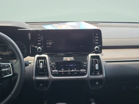 Used 2022 Kia Sorento EX w/ Panoramic Sunroof Package FWD image 14