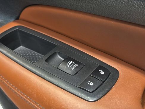 Used 2019 Jeep Grand Cherokee Summit AWD/4WD image 10