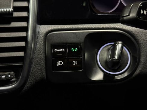 Used 2019 Porsche Cayenne S image 33