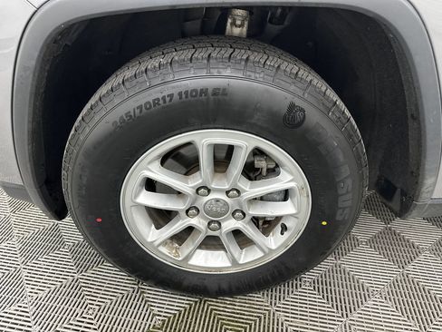 Used 2020 Jeep Grand Cherokee Laredo RWD image 12