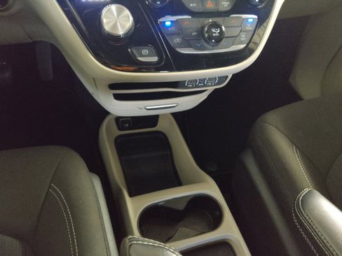 Used 2023 Chrysler Voyager LX FWD image 26
