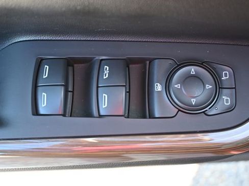 Used 2023 GMC Acadia SLE w/ Driver Convenience Package image 11