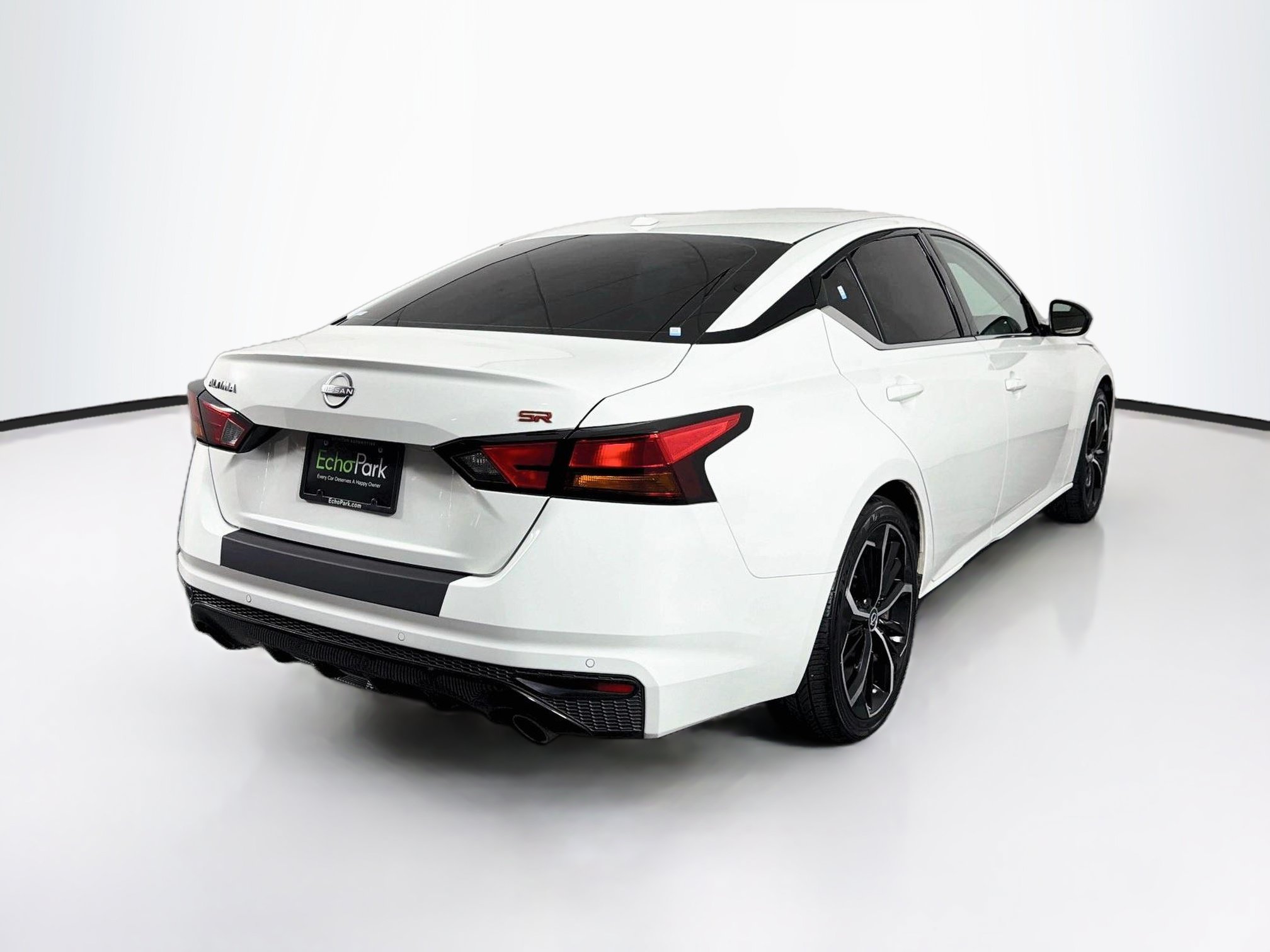 Used 2023 Nissan Altima 2.5 SR FWD image 9