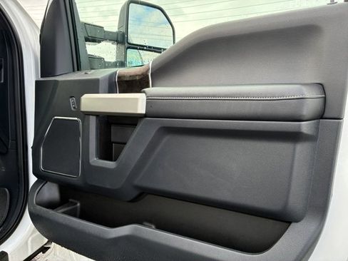 Used 2022 Ford F250 Lariat w/ Black Appearance Package image 27