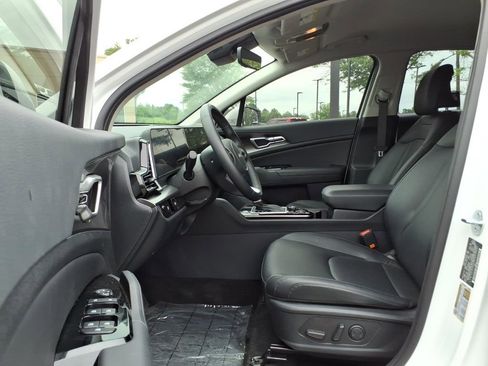 Used 2025 Kia Sportage EX FWD image 15