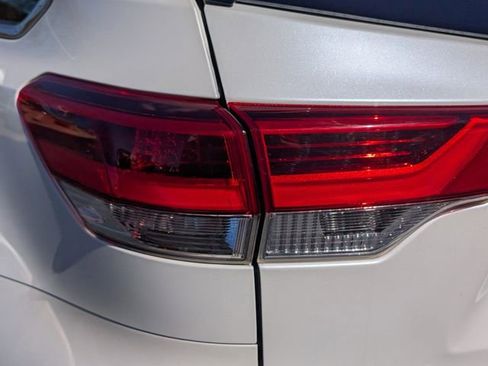 Used 2018 Toyota Highlander Plus image 11