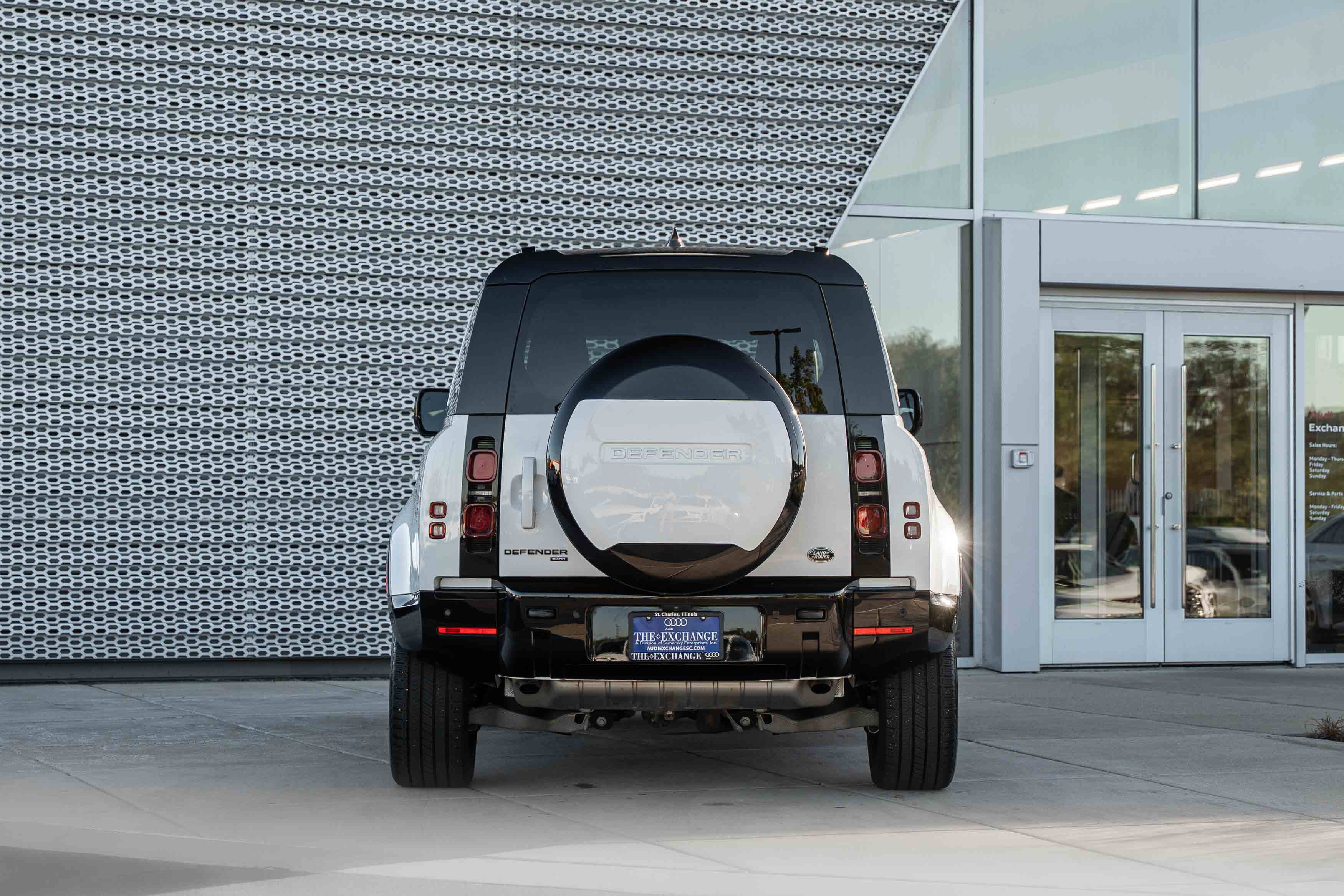 Used 2023 Land Rover Defender 110 X-Dynamic SE AWD/4WD image 27