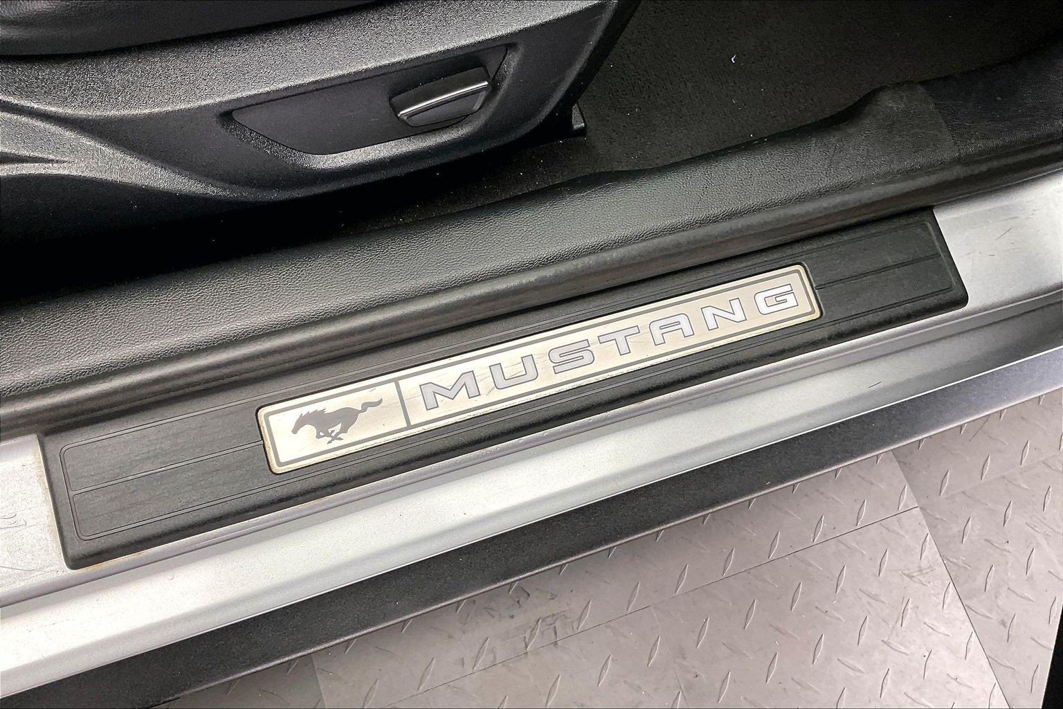 Used 2022 Ford Mustang Premium RWD image 7