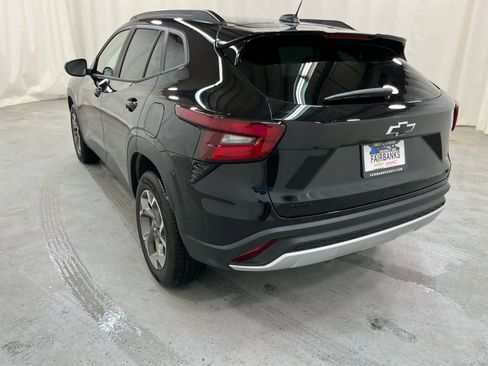 Used 2025 Chevrolet Trax LT w/ Driver Confidence Package image 3