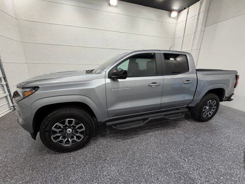 Used 2026 Chevrolet Colorado Z71 AWD/4WD image 2
