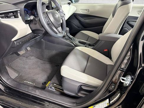 Used 2026 Toyota Corolla LE FWD image 9