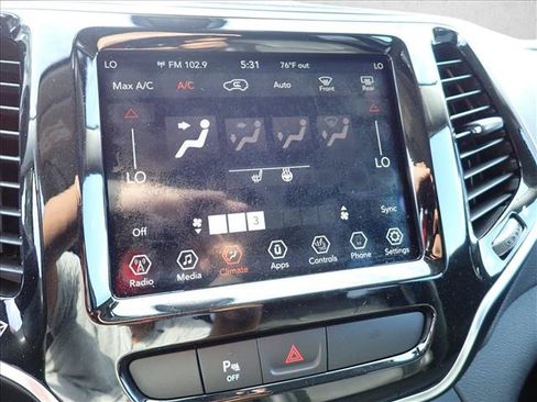 Used 2019 Jeep Cherokee Limited AWD/4WD image 17