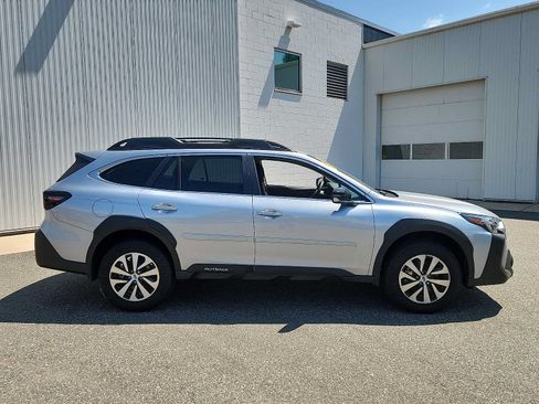 Certified 2025 Subaru Outback Premium AWD/4WD image 7
