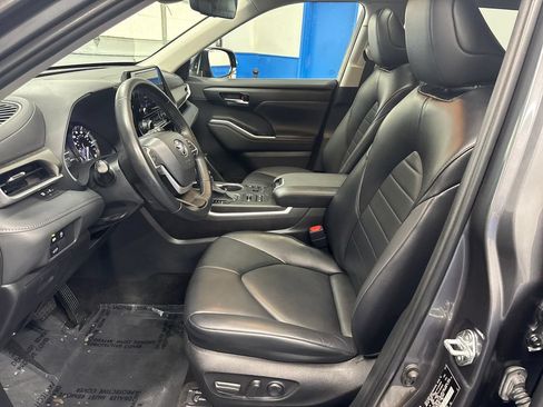 Used 2023 Toyota Highlander XLE AWD/4WD image 9