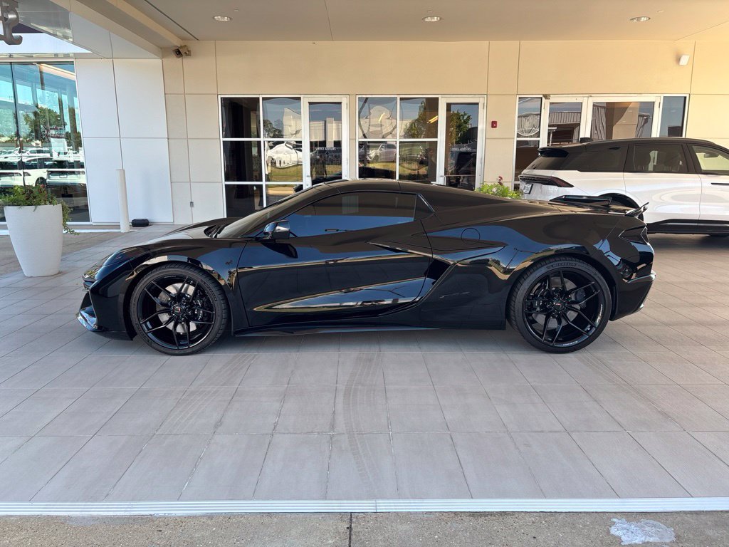 Used 2025 Chevrolet Corvette Z06 RWD image 6