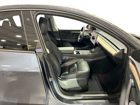 Certified 2023 Tesla Model Y AWD image 13