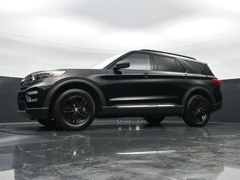 Used 2023 Ford Explorer XLT w/ Equipment Group 202A AWD/4WD image 49