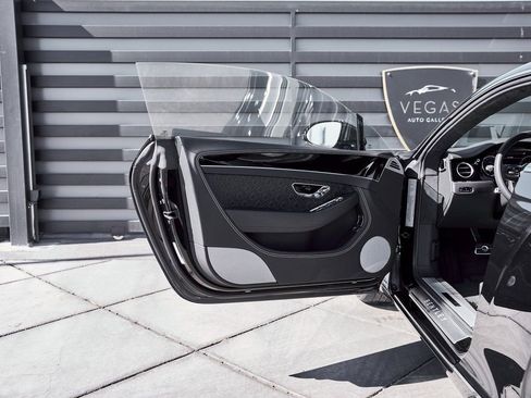 Used 2022 Bentley Continental GT image 25