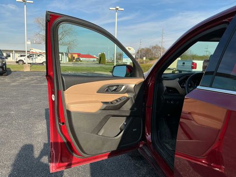 Used 2023 Chevrolet Traverse Premier image 21