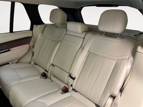 Used 2024 Land Rover Range Rover SE AWD/4WD image 13