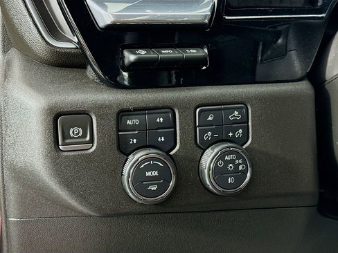 Used 2023 Chevrolet Silverado 1500 High Country AWD/4WD image 10