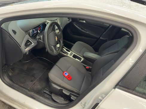 Used 2018 Chevrolet Cruze LS FWD image 7