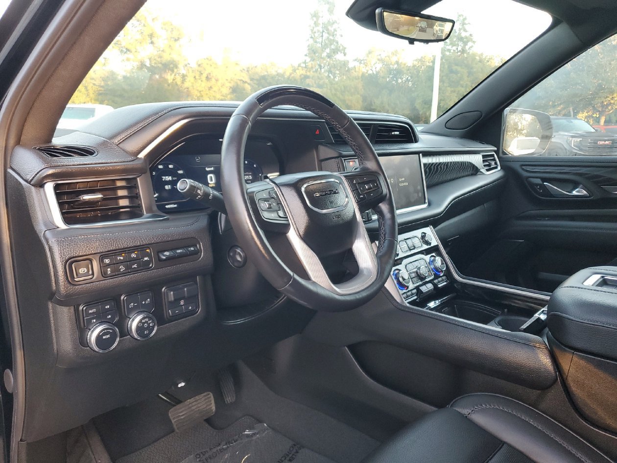Used 2024 GMC Yukon Denali w/ Advanced Technology Package AWD/4WD image 19