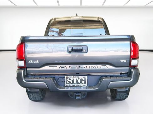 Used 2022 Toyota Tacoma SR5 w/ Technology Package image 5