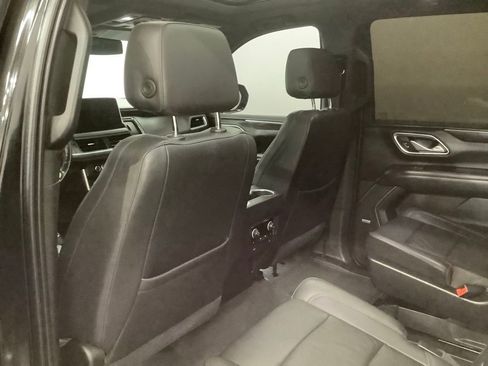 Used 2021 Chevrolet Suburban Z71 w/ Luxury Package AWD/4WD image 9