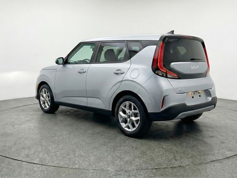 Used 2025 Kia Soul LX w/ LX Technology Package FWD image 6