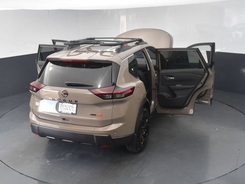 Used 2025 Nissan Rogue SV AWD/4WD image 27
