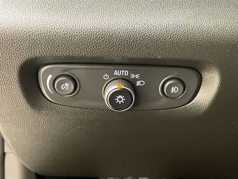 Used 2021 Chevrolet Traverse LT image 10