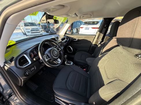 Used 2018 Jeep Renegade Latitude w/ Cold Weather Group image 9