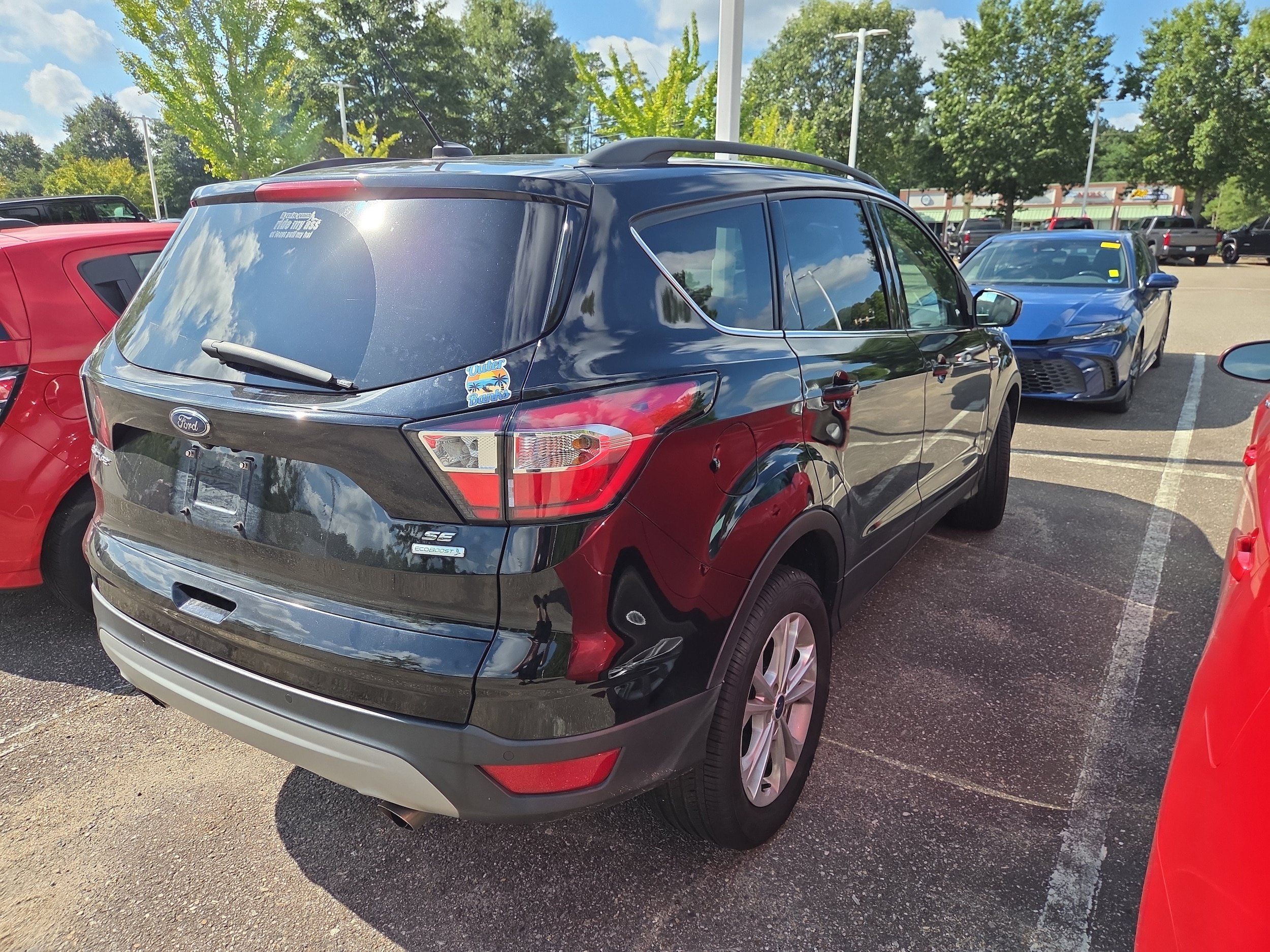 Used 2017 Ford Escape SE w/ SE Leather Comfort Package FWD image 3