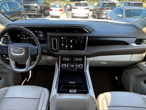 Used 2022 GMC Yukon Denali w/ Denali Premium Package image 15