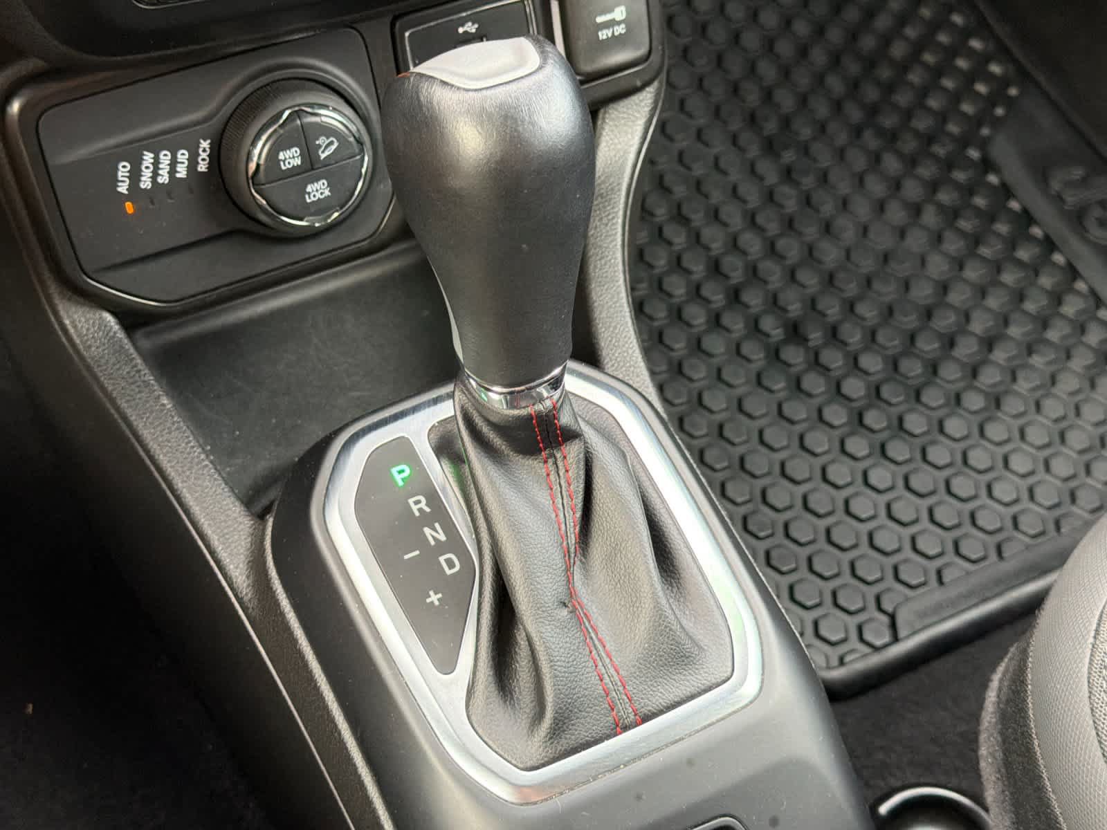 Used 2023 Jeep Renegade Trailhawk AWD/4WD image 22