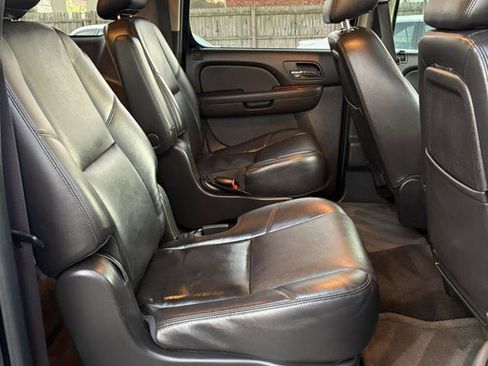 Used 2010 Chevrolet Suburban LTZ image 16