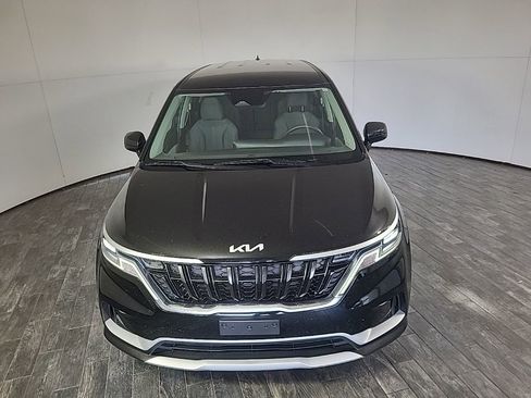 Used 2022 Kia Carnival LX image 3