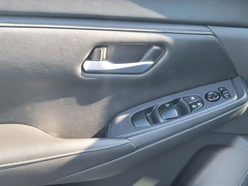 Used 2024 Nissan Sentra SV FWD image 11