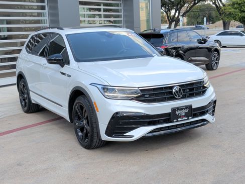Used 2023 Volkswagen Tiguan SE R-Line FWD image 28