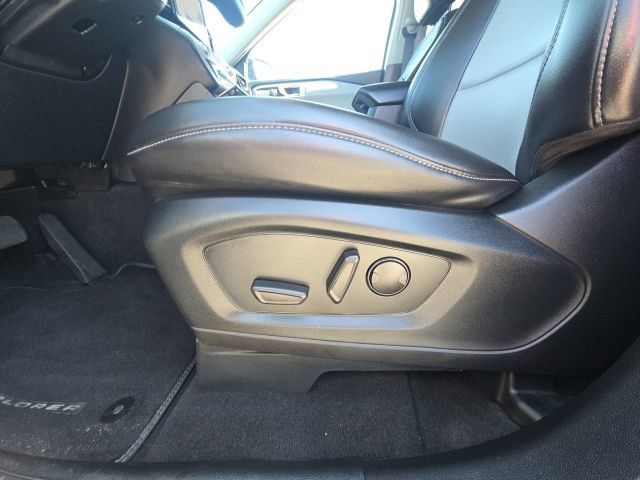 Used 2024 Ford Explorer XLT w/ Equipment Group 202A RWD image 23
