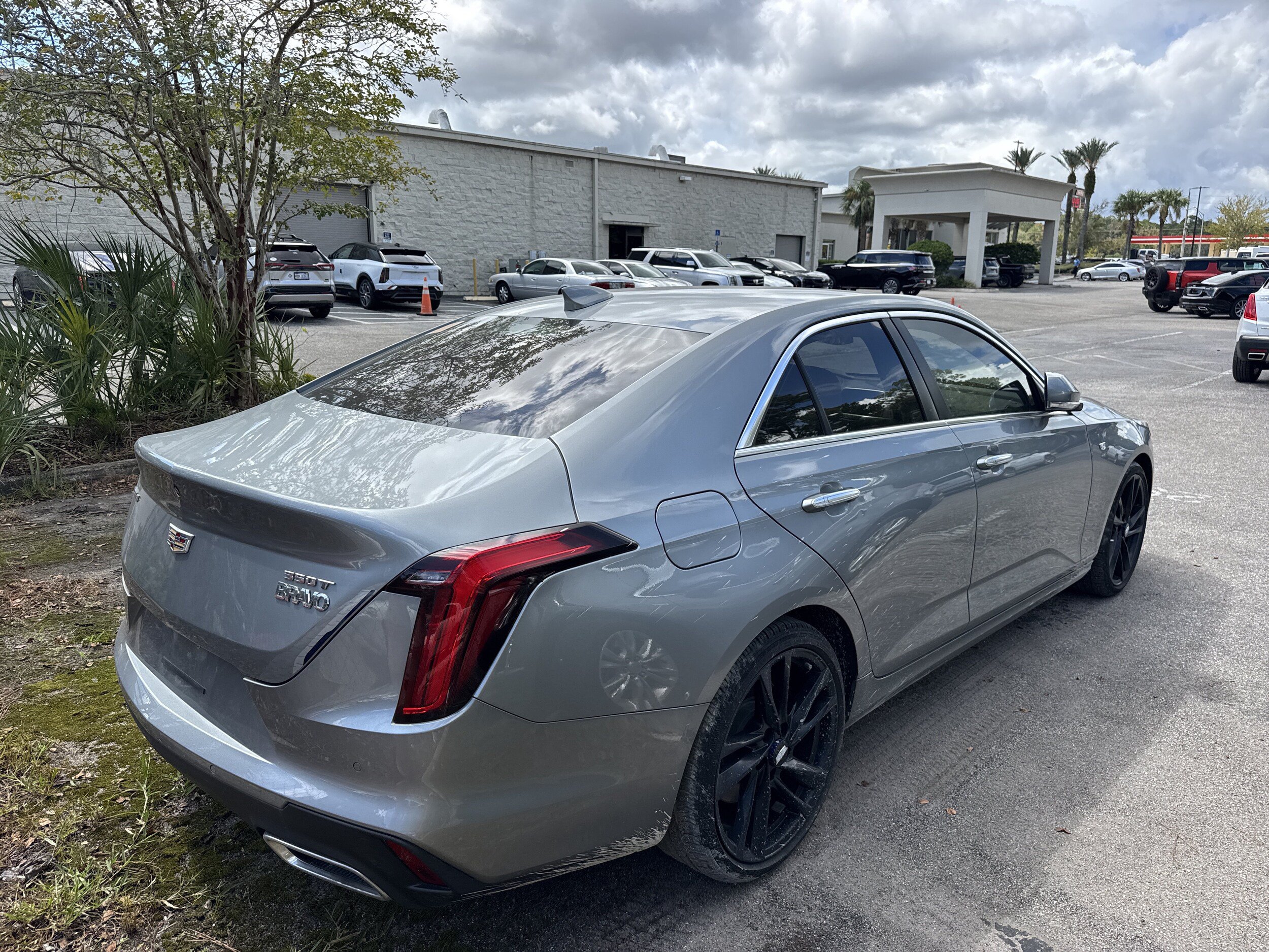 Certified 2024 Cadillac CT4 Luxury w/ LPO, Blue Accent Package RWD image 3